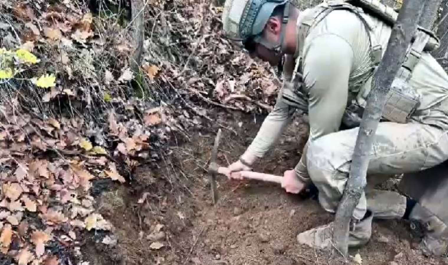 Bitlis'te toprağa gömülü silah ve çok sayıda mühimmat ele geçirildi!