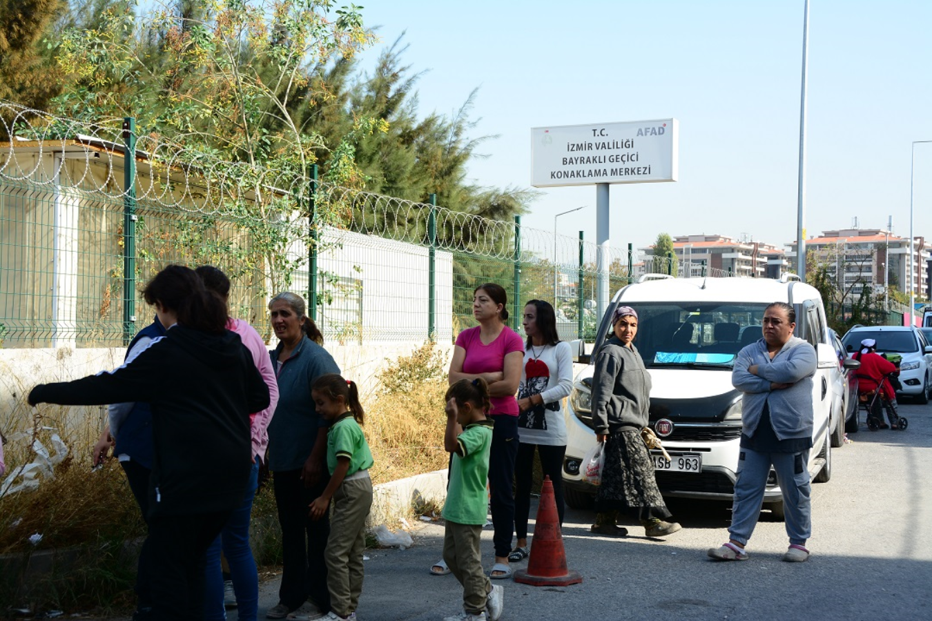 Depremzedeler valilik tarafından “mağdur değildirler” denilerek sokağa atıldı