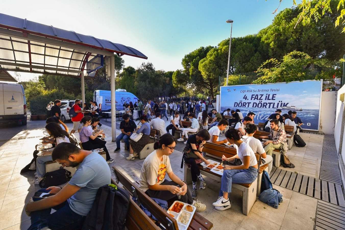 İzmir’de üniversite öğrencileri yine unutulmadı