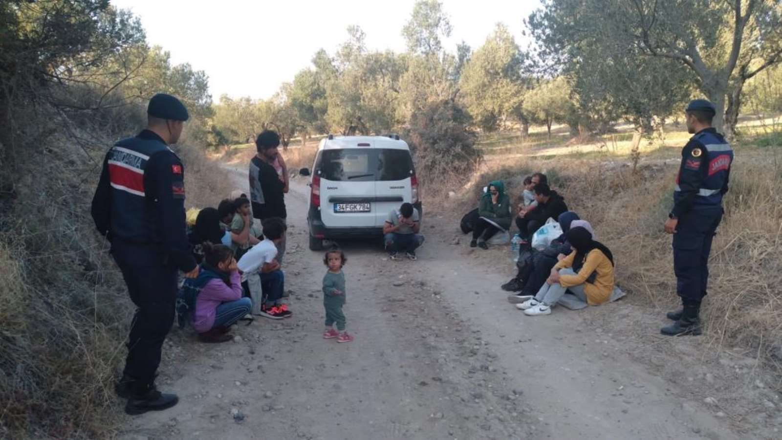 Kaçak göçmen operasyonu: Hepsi aynı otomobilden çıktı!