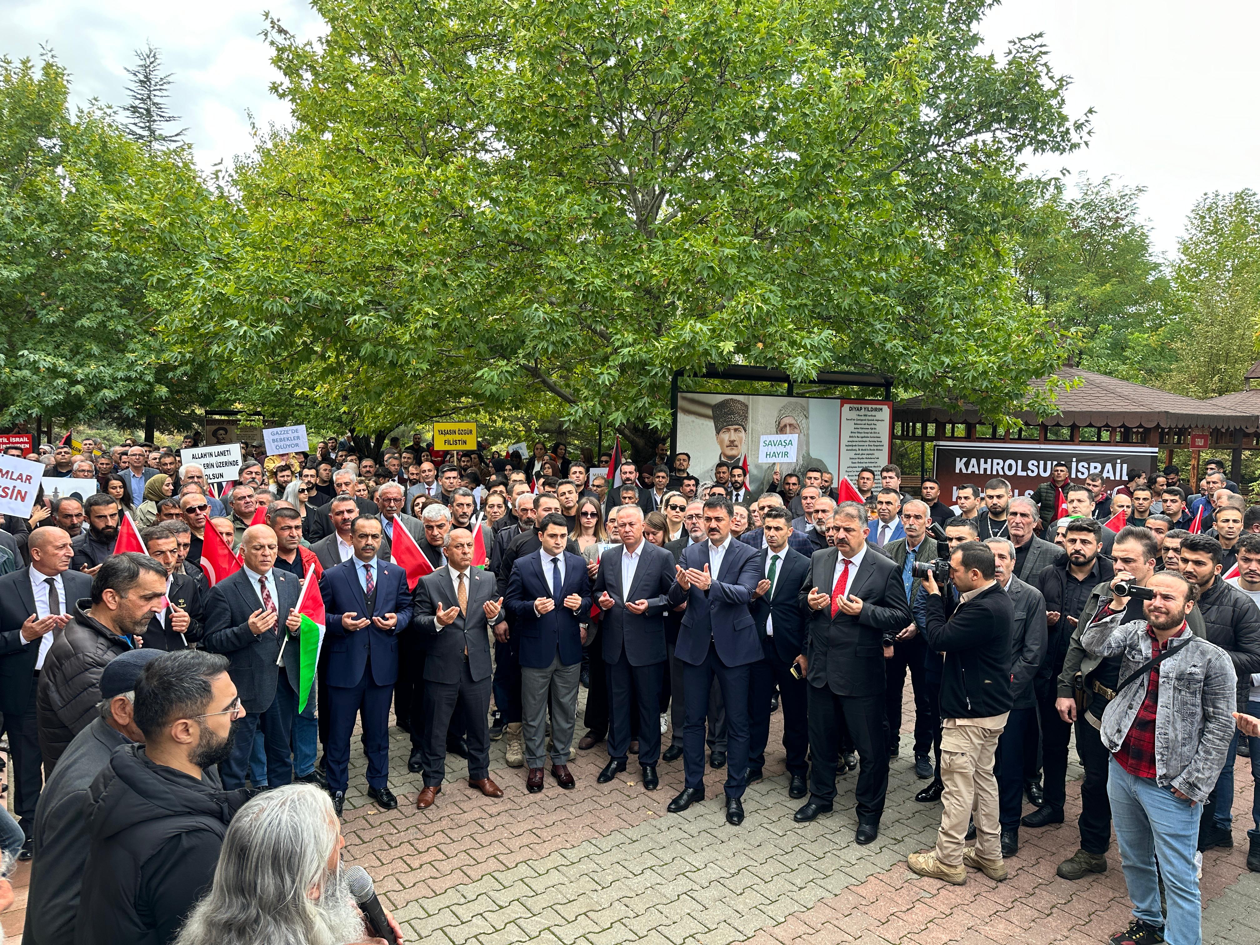 Tunceli’de Alevi dedeleri öncülüğünde 'İsrail' protestosu: 'ABD ve İsrail’in karşısında mazlum Filistin halkının yanındayız'