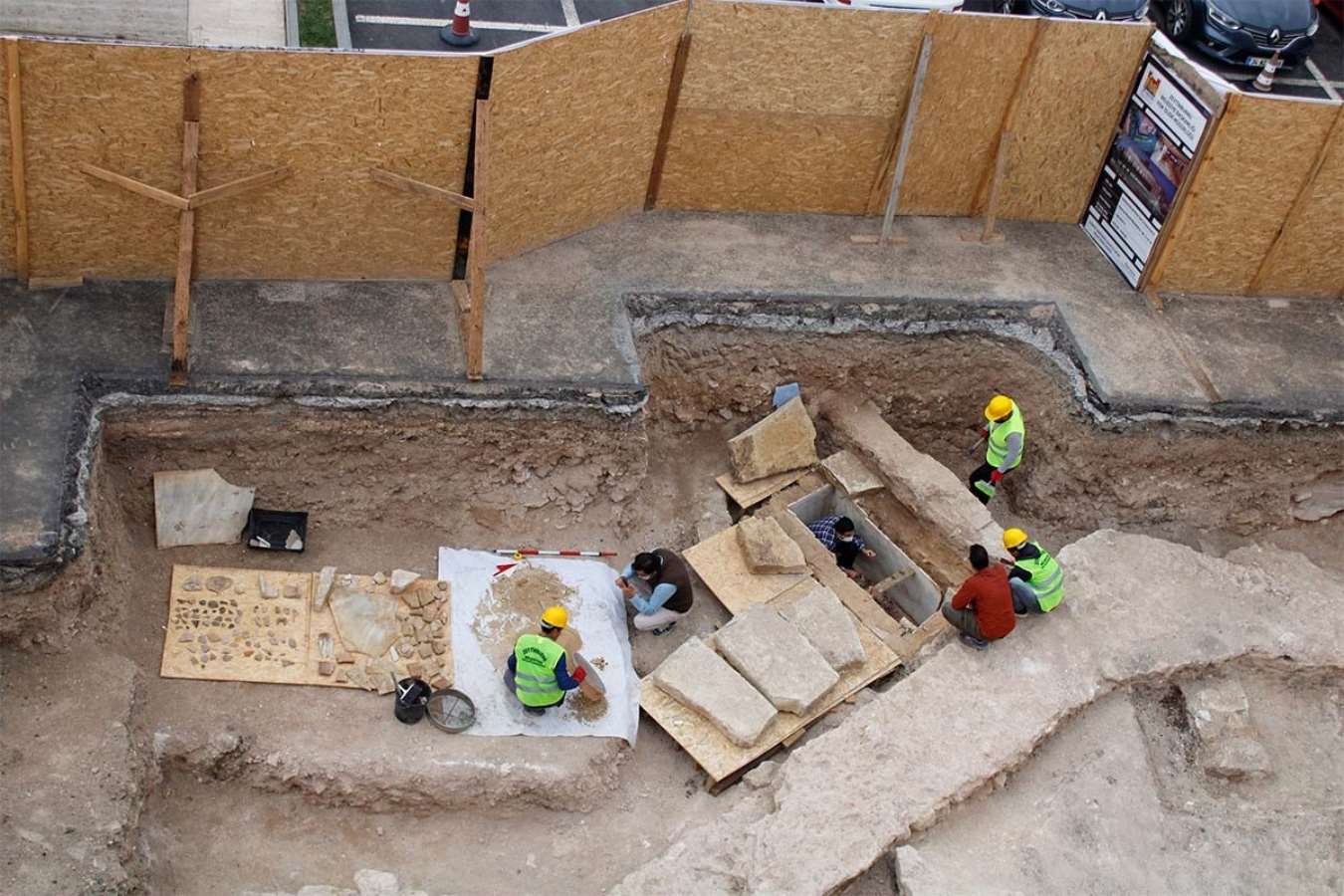 Belediye binasın restorasyonunda mozaikler keşfedildi şimdi müze olacak