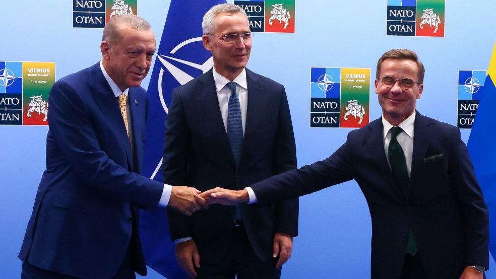 İsveç’in NATO’ya katılım protokolü Komisyon’da: TBMM’de onay süreci nasıl işleyecek, siyasi partiler nasıl tutum alabilir?