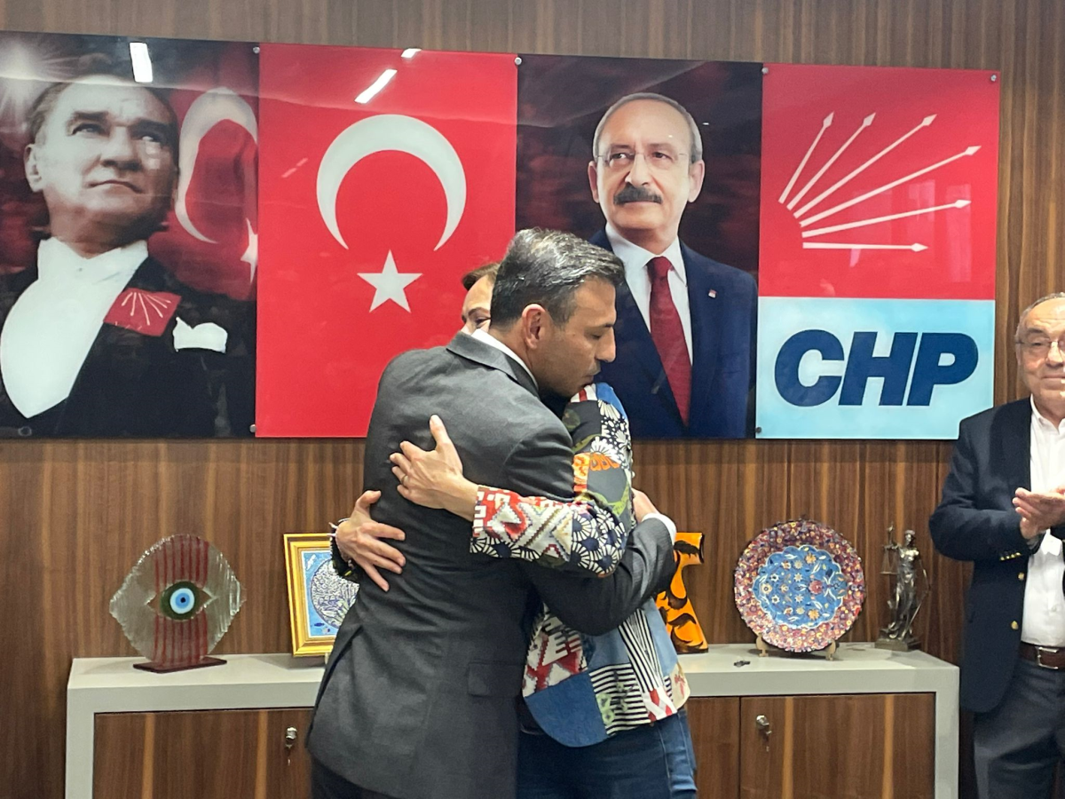 CHP İstanbul'da görev değişimi... Özgür Çelik mazbatasını aldı!