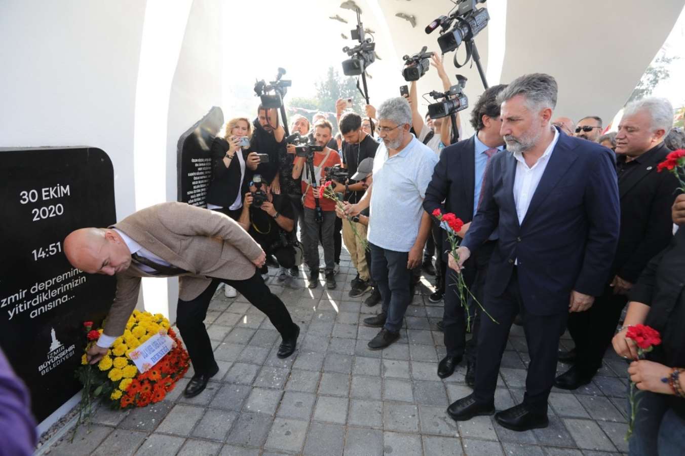 İzmir depreminde hayatını kaybeden 117 kişi anıldı