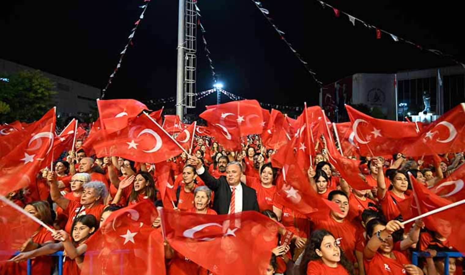 Antalya'da görkemli 100. yıl kutlaması: Sertab Erener konser verdi