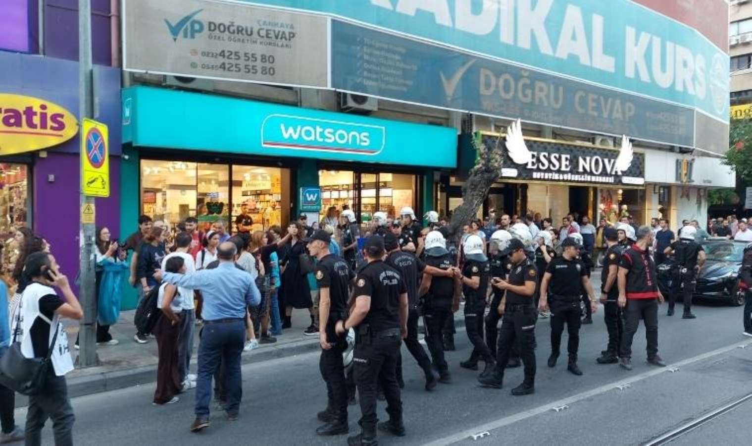 HDP'ye destek açıklamasına polis müdahalesi