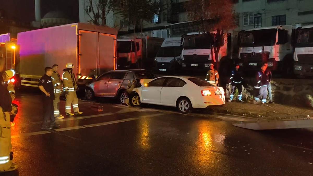 Güngören’de seyir halindeki otomobil park halindeki araca çarptı: 1 ölü, 5 yaralı