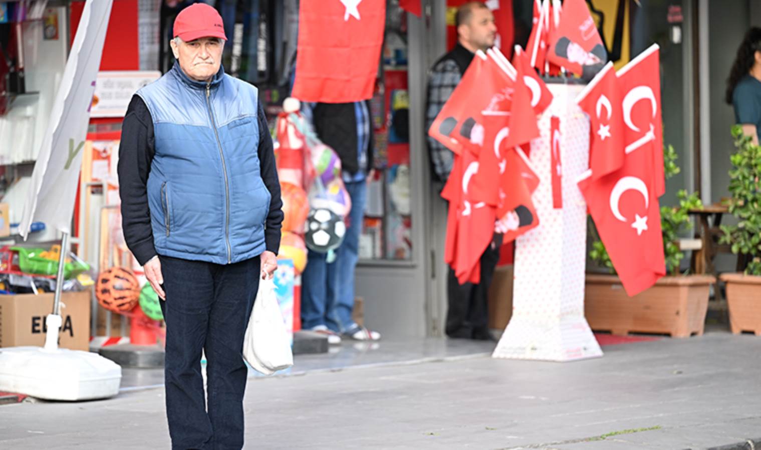 Türkiye Ata'sını andı... Saat 9'u 5 geçe hayat durdu