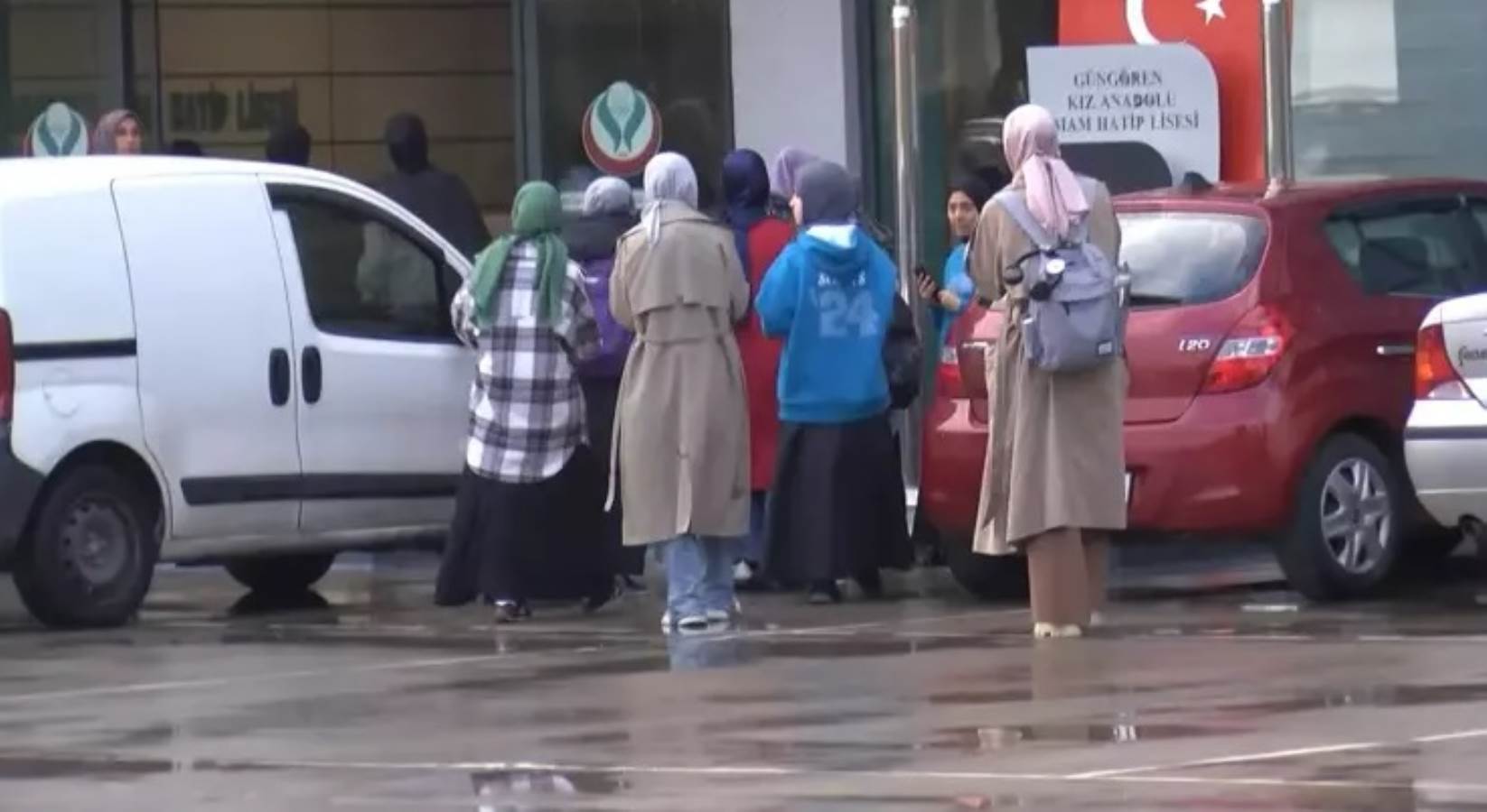 İmam hatip lisesinde yangın: Yurttaki öğrenciler tahliye edildi!