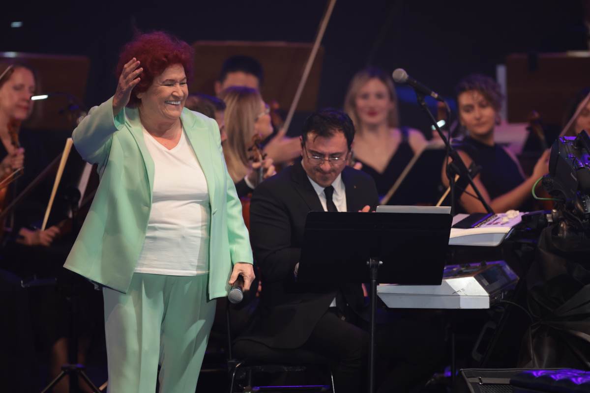 Uluslararası Antalya Piyano Festivali, Selda Bağcan ve Fahir Atakoğlu ile coşkulu açılış yaptı