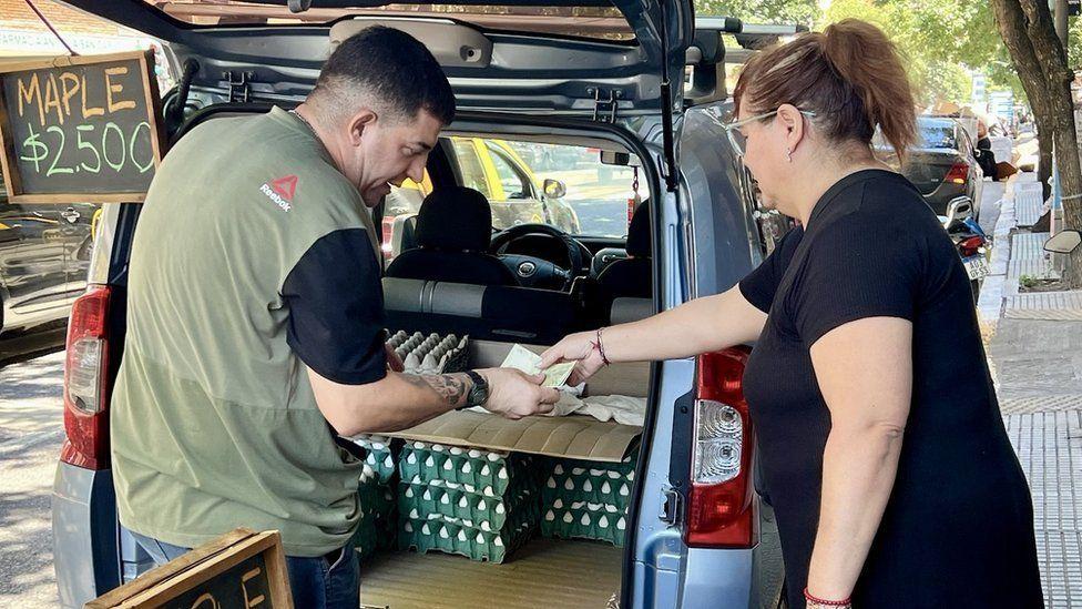 Arjantin'de ekonomik kriz: ‘Biftek ülkesi tavuk yiyemez hale nasıl geldi?'