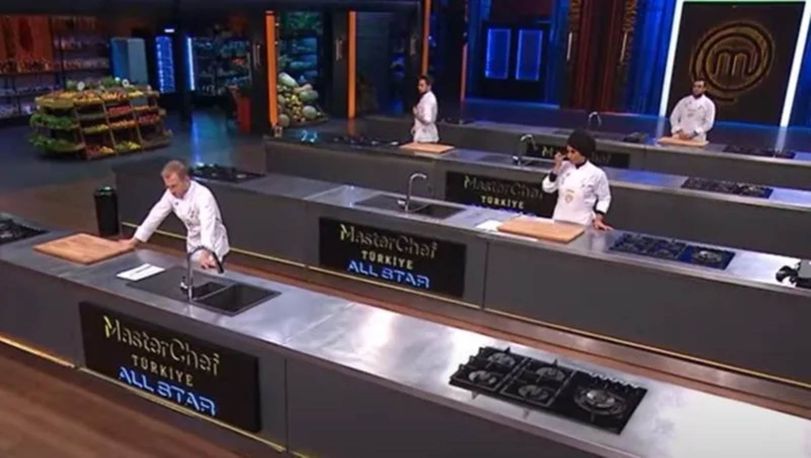 MasterChef All Star'ın dördüncüsü belli oldu: Bir gecede iki kaşık atıldı!