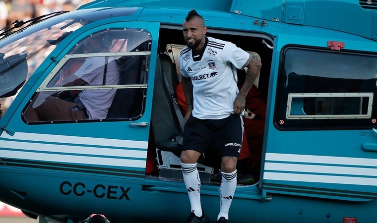 Arturo Vidal'e görülmemiş tören: Ata bindi, kılıç kuşandı!