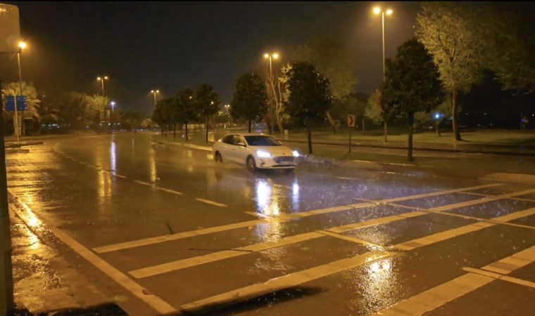 İstanbul’da sabah saatlerinde sağanak etkili oldu